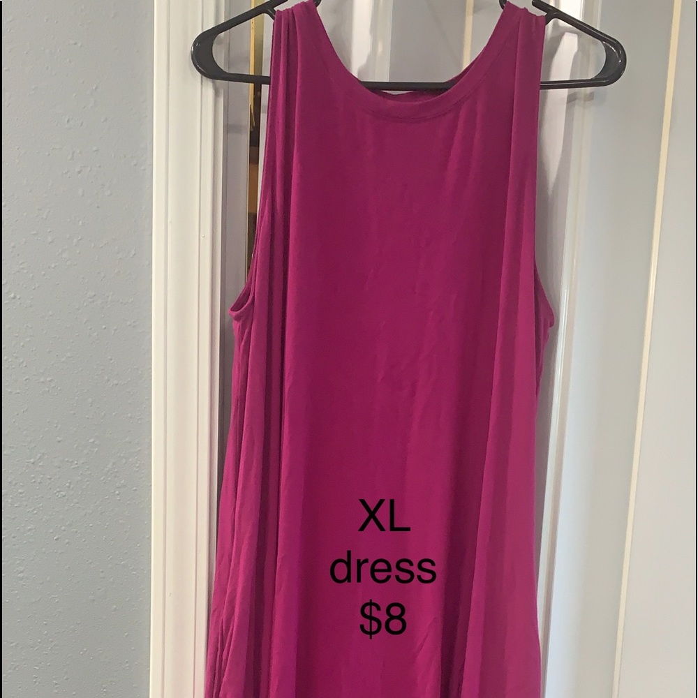 T-shirt material dress hangs below the knees